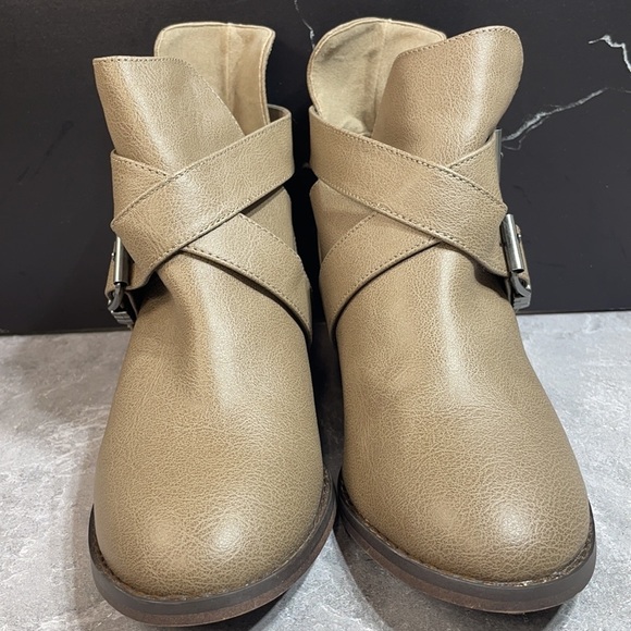 Breckelle’s Bronco-11 Light Brown Size 8.5m - Picture 2 of 11